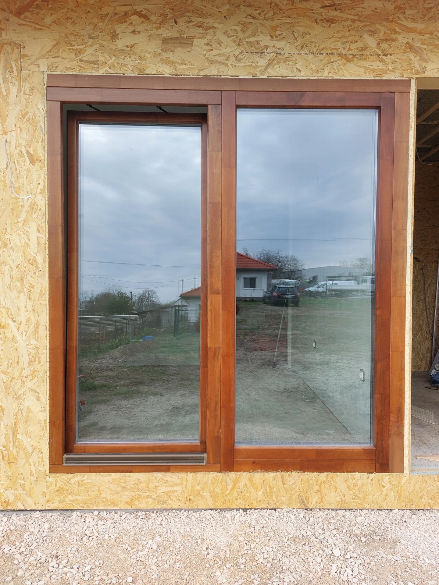 92mm beépítési mélységű kültéri fa tolóajtó.